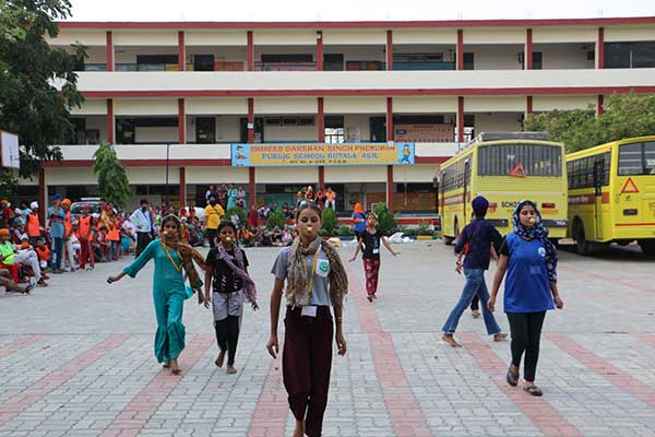 3-camp-chardikala-lemon-spoon-race-sikh-kids-amritsar.jpg 3-camp-chardikala-lemon-spoon-race-sikh-kids-amritsar.jpg