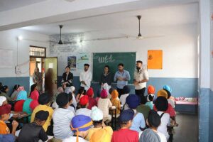 sikh-youth-camp-hygiene-awareness-doctor