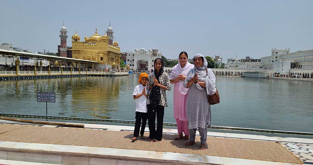 Sponsored child from Jammu & Kashmir visiting Sri Darbar Sahib